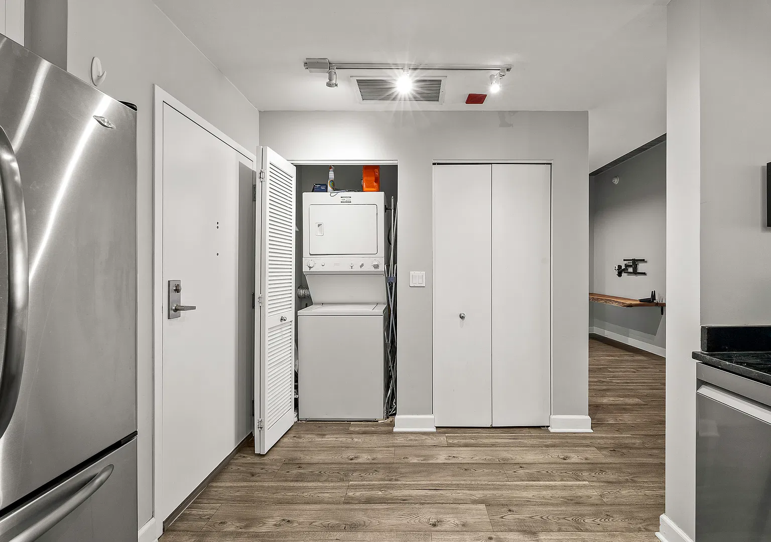 1 bed, 907 sqft, $3,100 — Photo 4