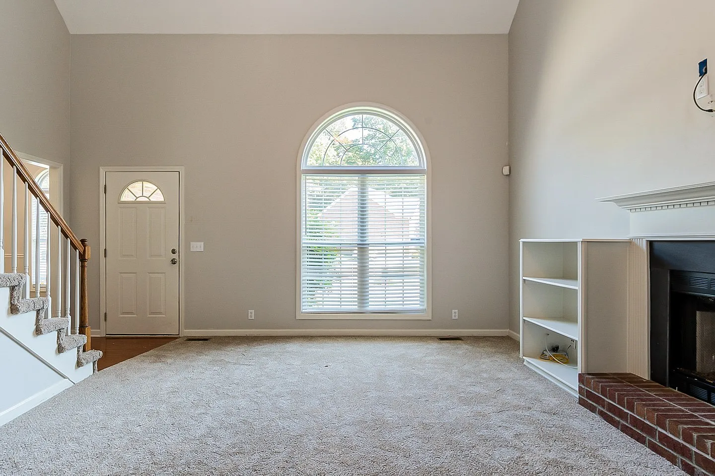 3 bed, 2.5 bath, 2059 sqft, $2,600 — Photo 2
