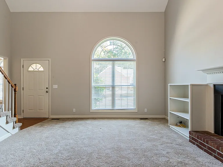 101 Donovan Ct — Photo 2