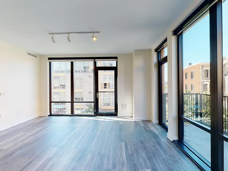 Capitol View on 14th — Photo 92