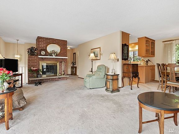 5th image of 4718 NE 193rd St