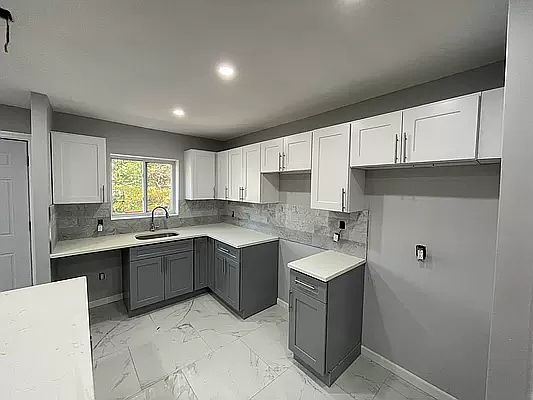 3rd image of 3018 Laconia Ave
