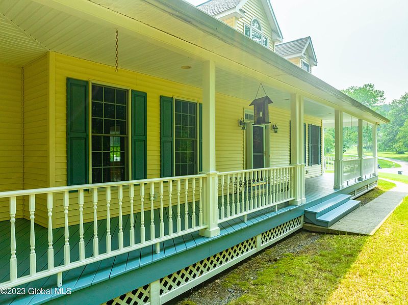 4th image of 5 Blue Heron Lane