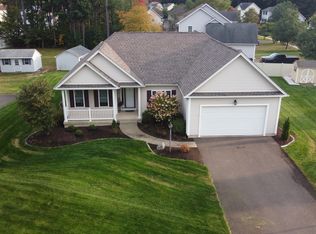 30 Acorn Dr, Windsor Locks, CT 06096