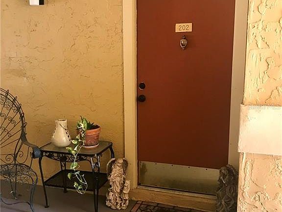 3rd image of 644 Kenwick Cir APT 202