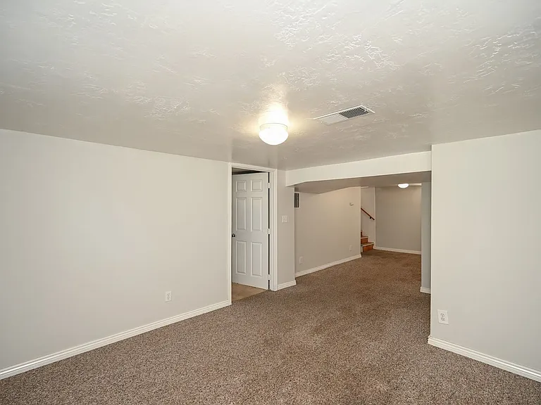 2789 S Alden St — Photo 21