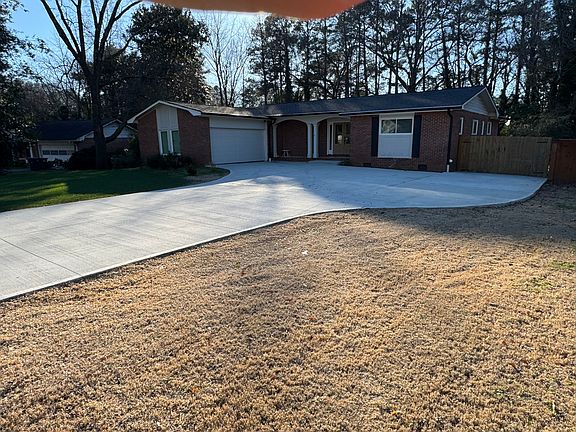 2nd image of 2295 Tuxedo Dr SE