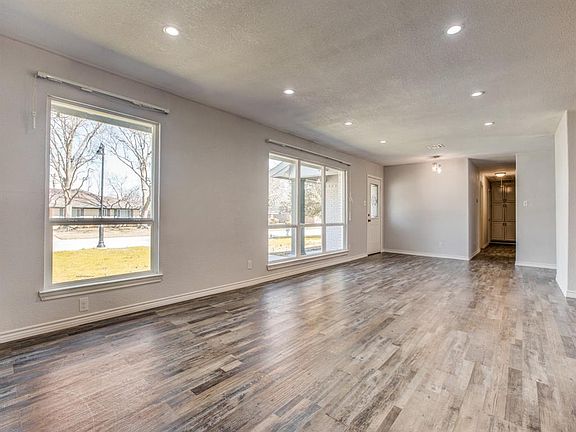 3rd image of 209 La Vista Dr