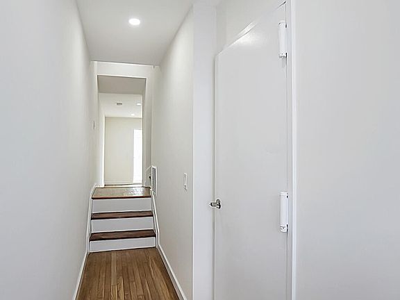 3rd image of 10 Temple Ct