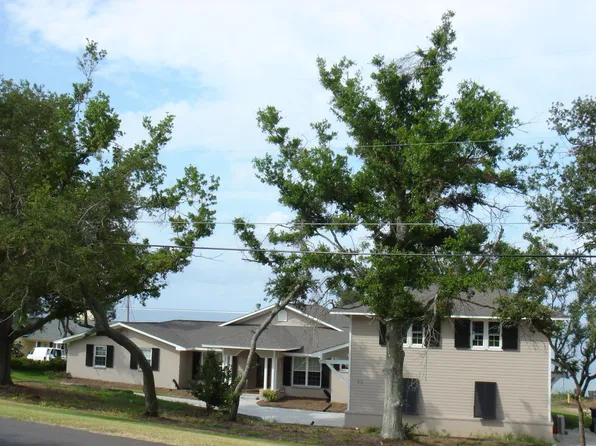 93 Shoreline Dr, Gulf Breeze, FL 32561