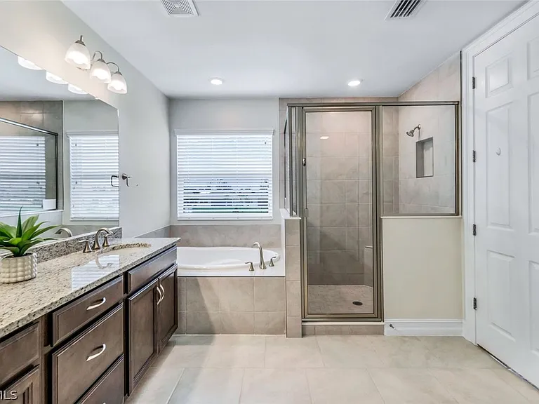 421 Coral Reef Pl — Photo 21