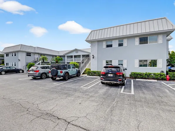 18 Colonial Club Dr APT 203, Boynton Beach, FL 33435
