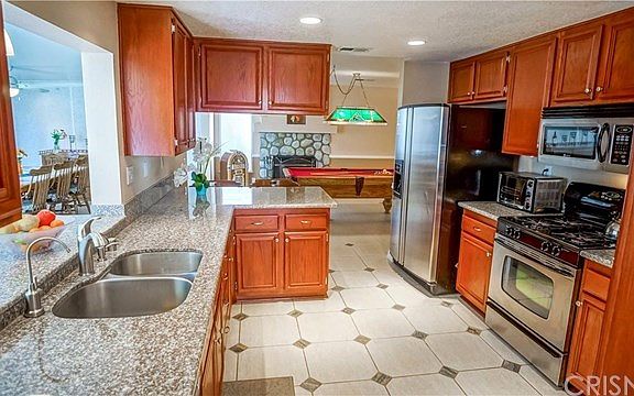 4th image of 28638 Greenwood Pl