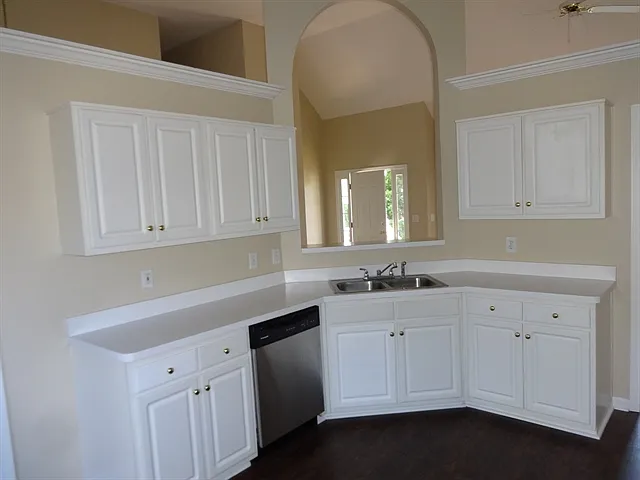 4 bed, 3.0 bath, 1798 sqft, $2,340 — Photo 4