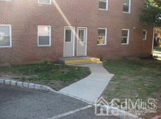 21 York Dr #1B, Edison, NJ 08817