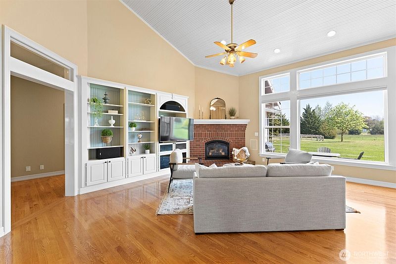 3rd image of 929 E Hemmi Road