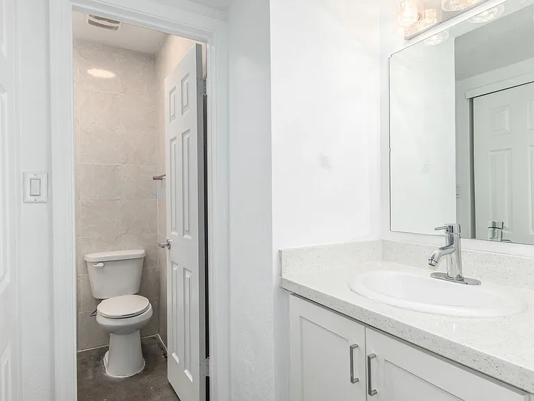 328 E Willetta St #16 — Photo 17