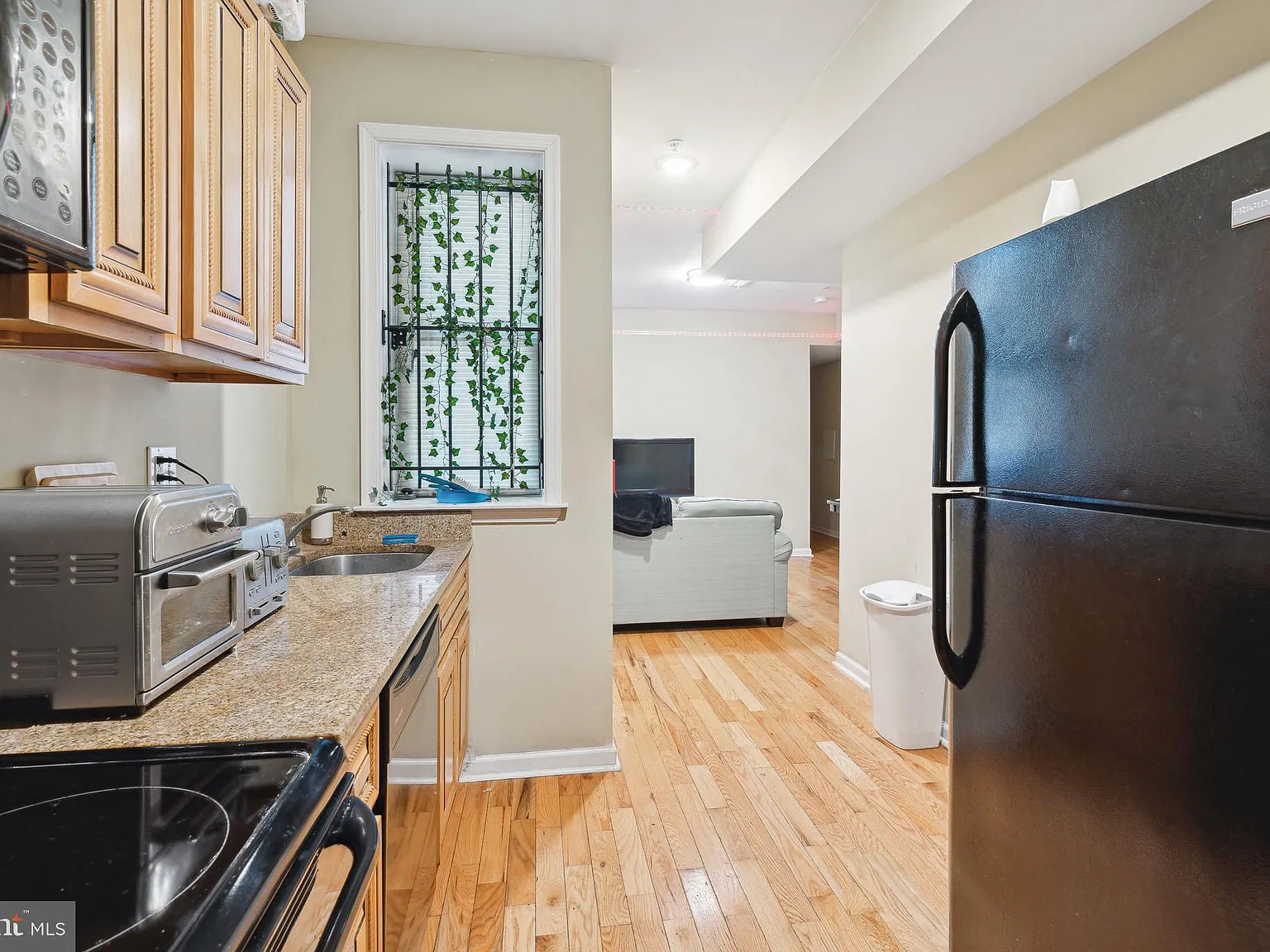 4 bed, 1700 sqft, $2,400 — Photo 2