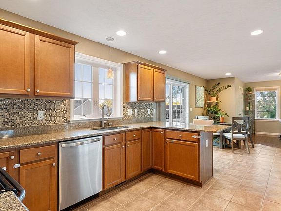 5th image of 4 Fatima Ln