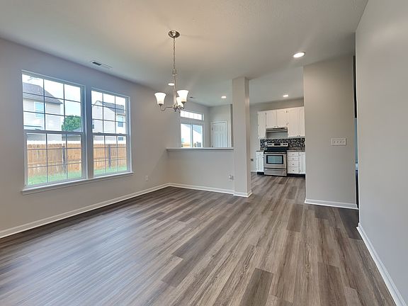 3rd image of 10524 Wintergreen Way