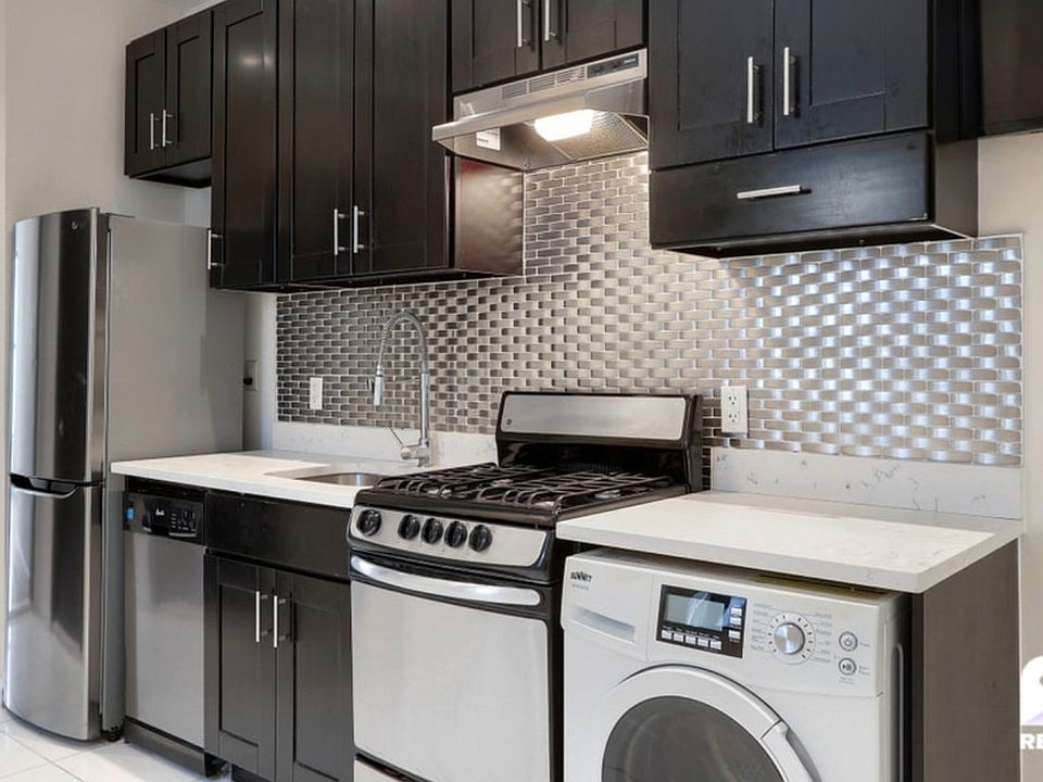 1st image of 160 W 106th St APT 3B