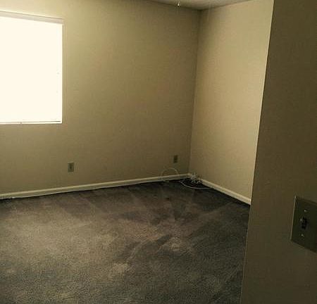 3rd image of 425 Heritage Pl