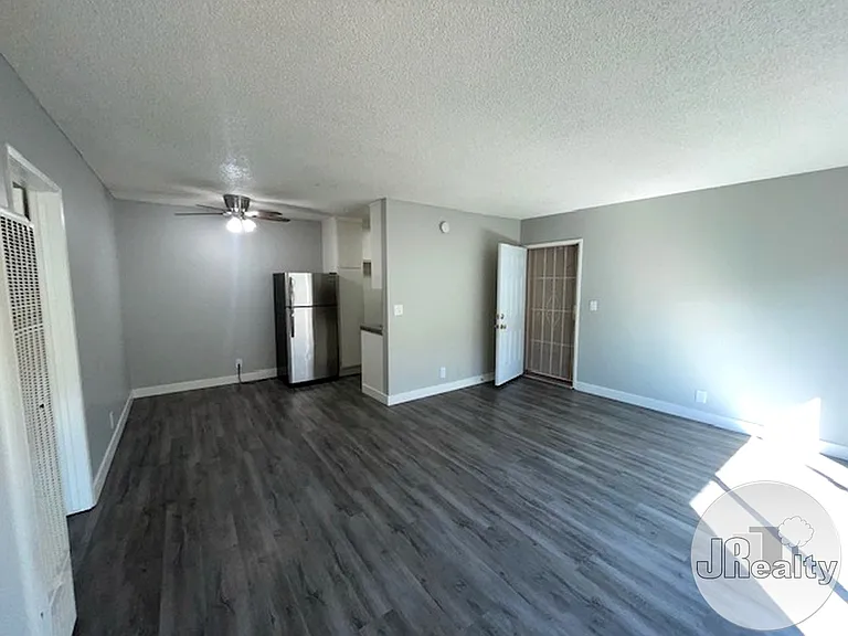 Chadron Manor — Photo 12