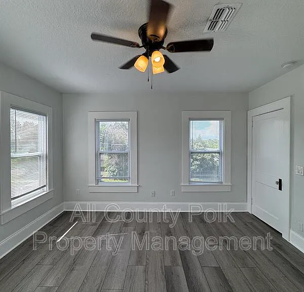 1044 W Lime St — Photo 9