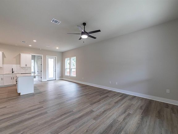3rd image of 639 Magnolia Ln