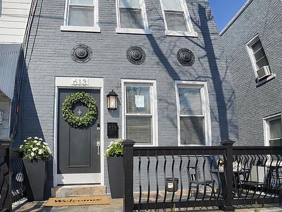 2nd image of 613 Roxboro Pl NW