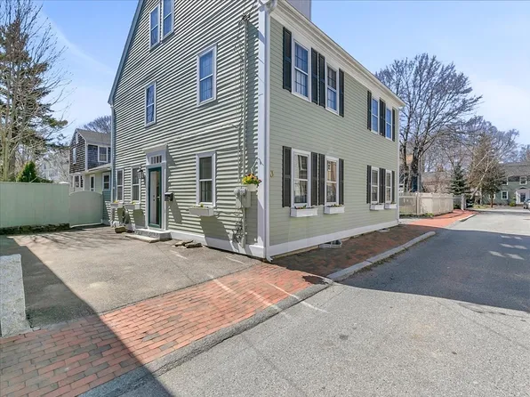 3 Atkinson St #3, Newburyport, MA 01950