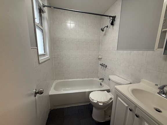 5th image of 300 E 2nd St APT A