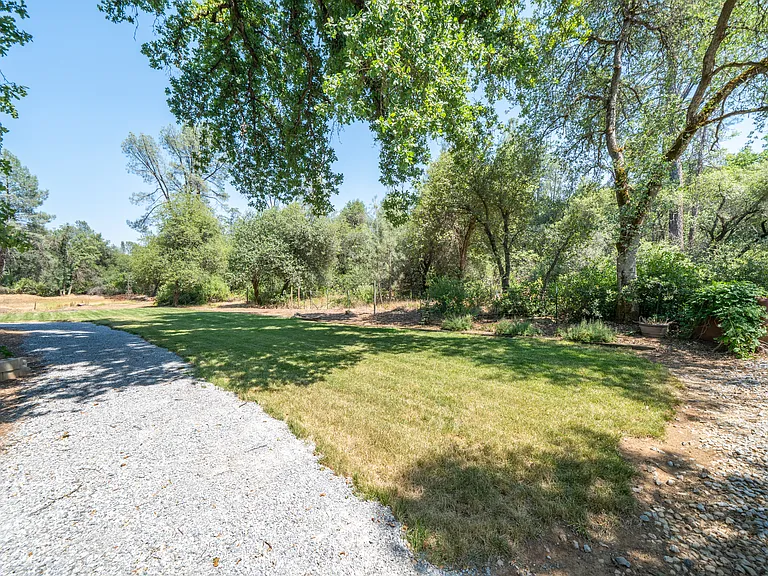 17659 Melwood Ln — Photo 55