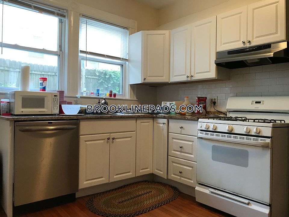 2nd image of 68 Boylston St #1