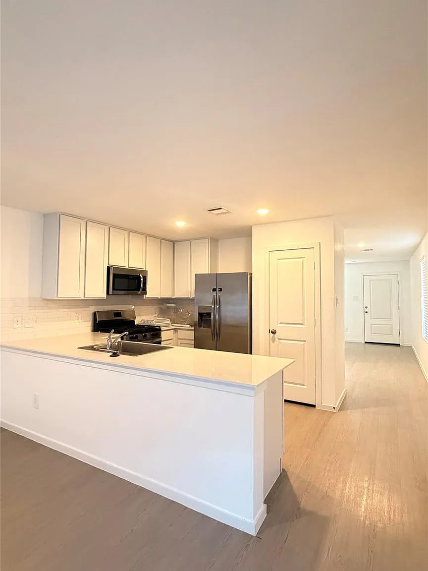 4 bed, 2.0 bath, 1582 sqft, $1,850 — Photo 4