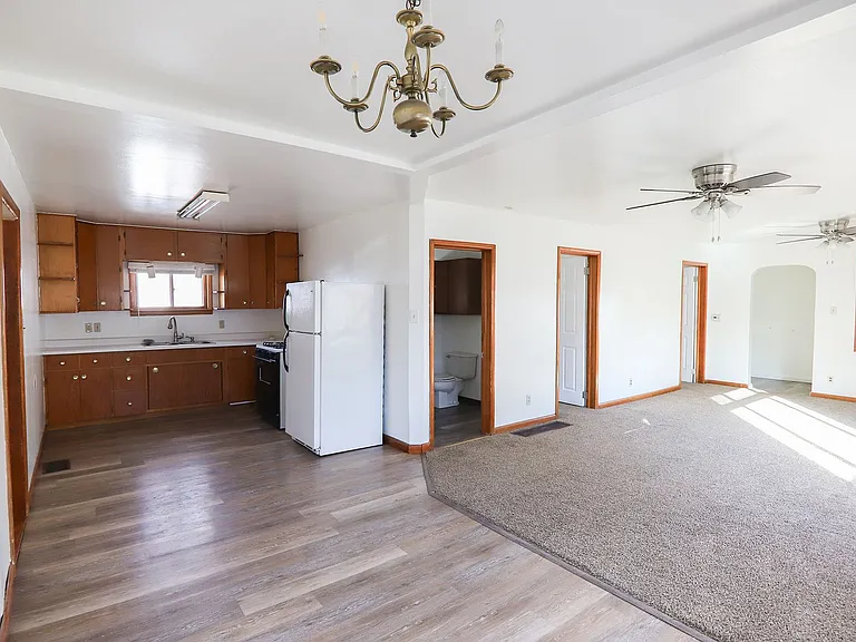 458 Park St — Photo 4