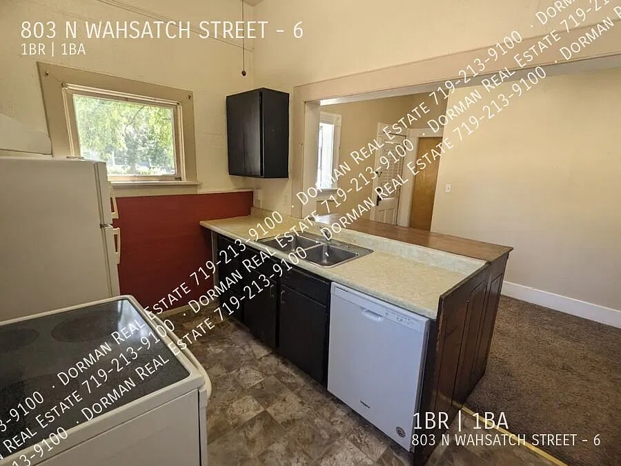 Bright & Clean 1-Bedroom Apartment in Downtown — Photo 3