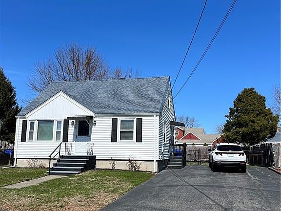 2nd image of 44 Tab Ave