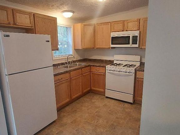 3rd image of 52977 Dante St