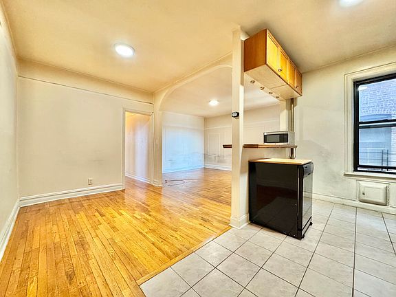 4th image of 45-32 44th St #4F