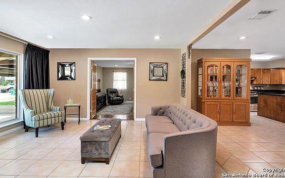 5th image of 2623 Waterford Dr