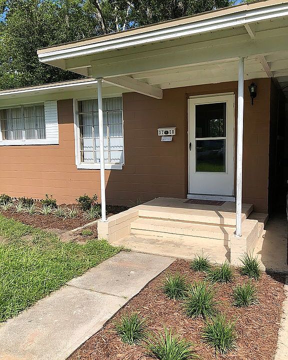 1st image of 3708 Colebrooke Dr