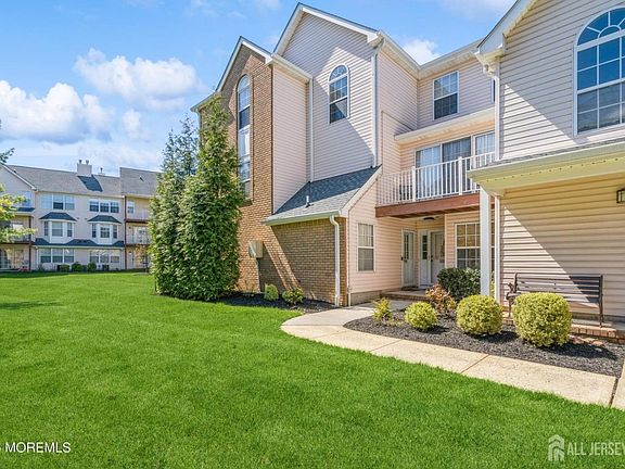 2nd image of 604 Hampshire Dr