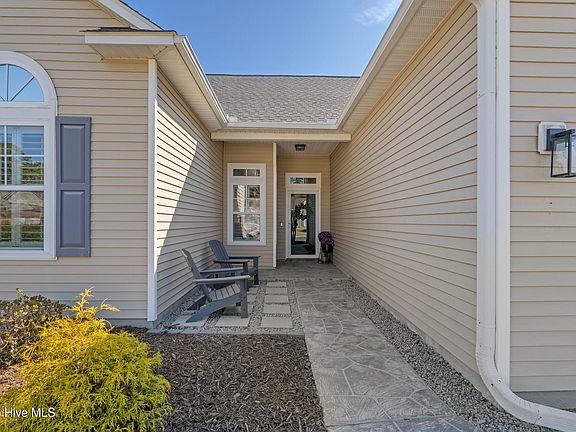 2nd image of 662 Meadowbrook Lane NW