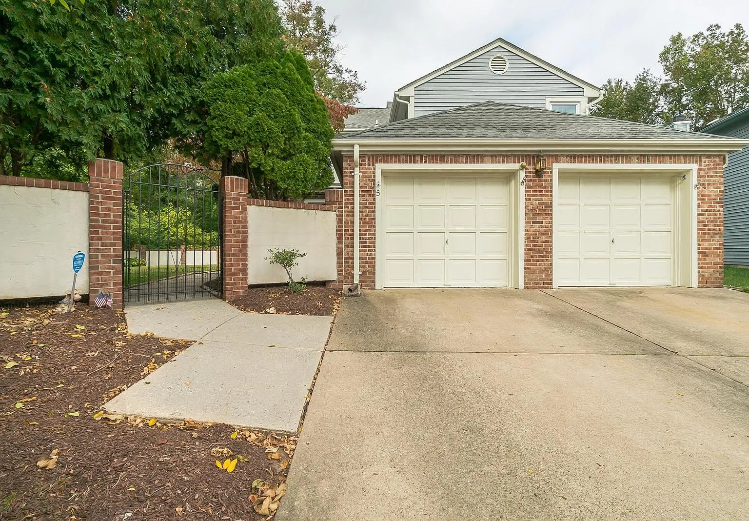 3 bed, 2.5 bath, 2210 sqft, $4,700 — Photo 1