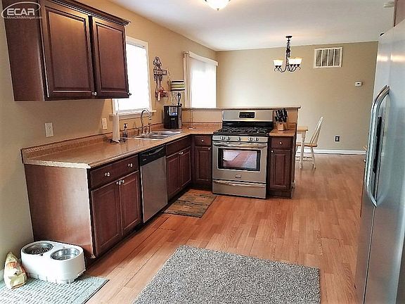 3rd image of 2102 Bramblewood Dr