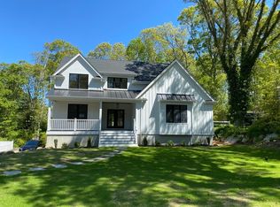 36 Garrison Rd, Falmouth, MA 02540