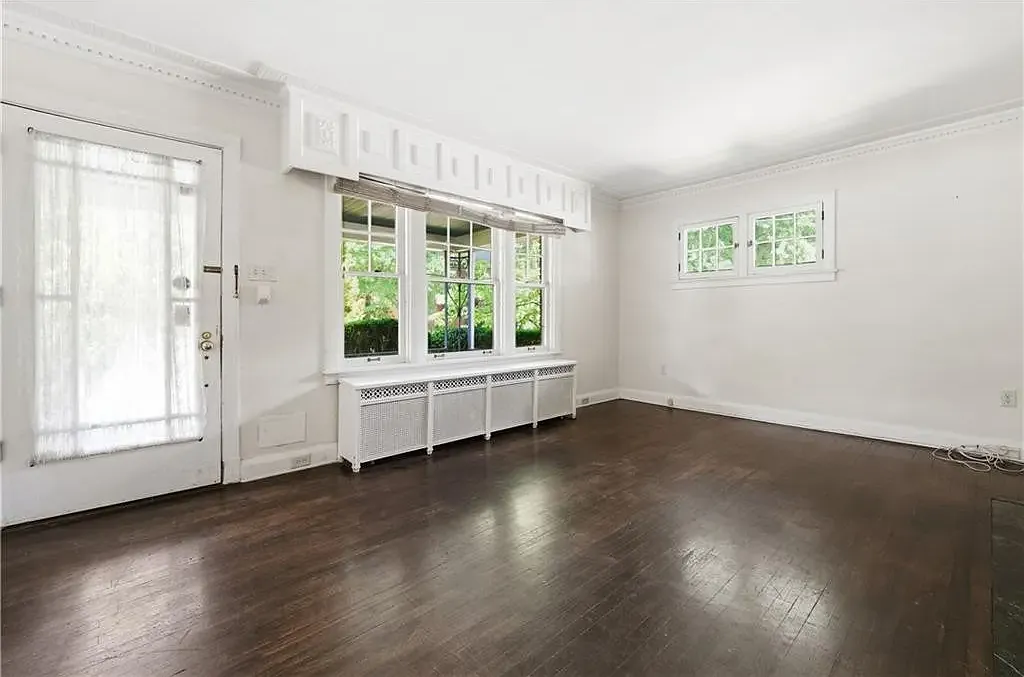 3 bed, $2,500 — Photo 2