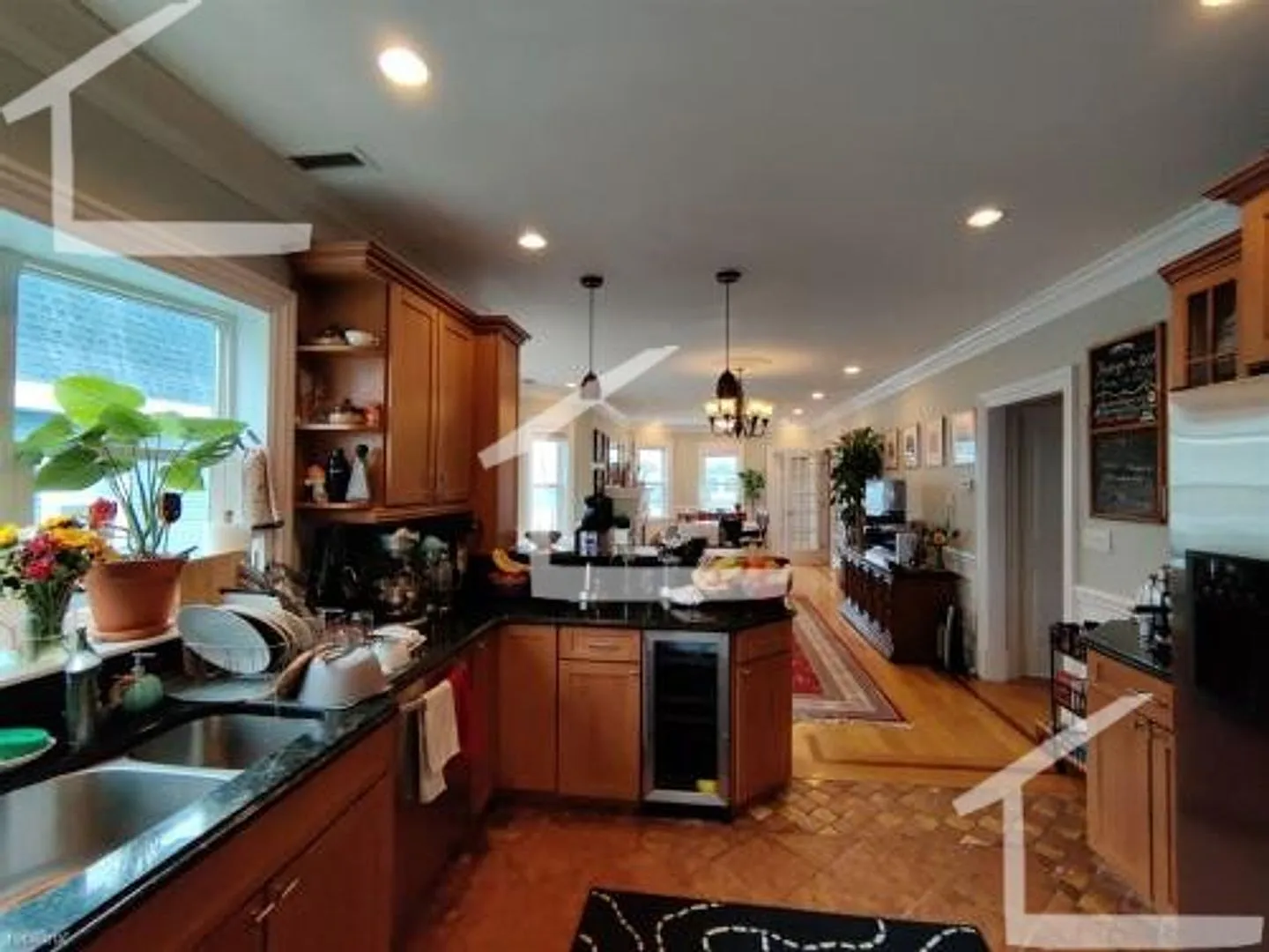 Charming 4 Bedroom-No Broker Fee — Photo 1