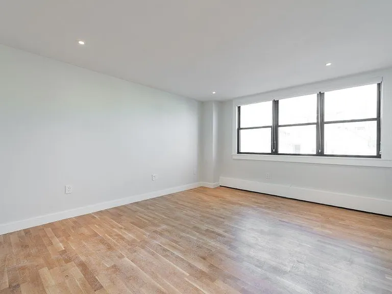 1406 Columbia Rd #4 — Photo 4